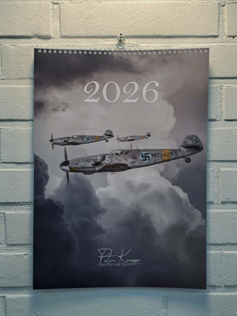 Petri Kaupin sotailmailuteemainen kalenteri seinällä.