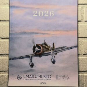 Ilmailumuseon kalenteri 2026 seinällä.