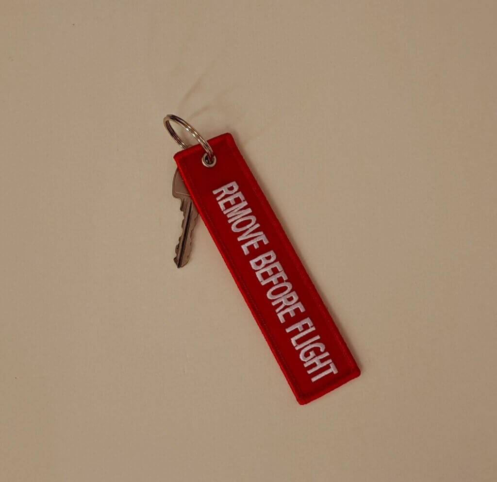Remove Before Flight -avaimenperä kiinni avaimessa.