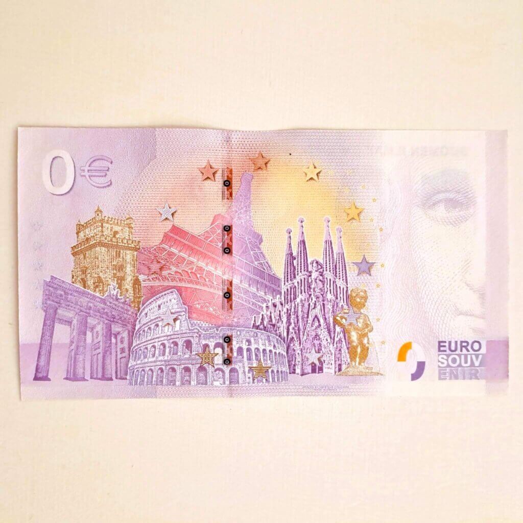 Ilmailumuseon tukisetelin takapuoli, jossa geneerinen matkamuistosetelin kuvitus.