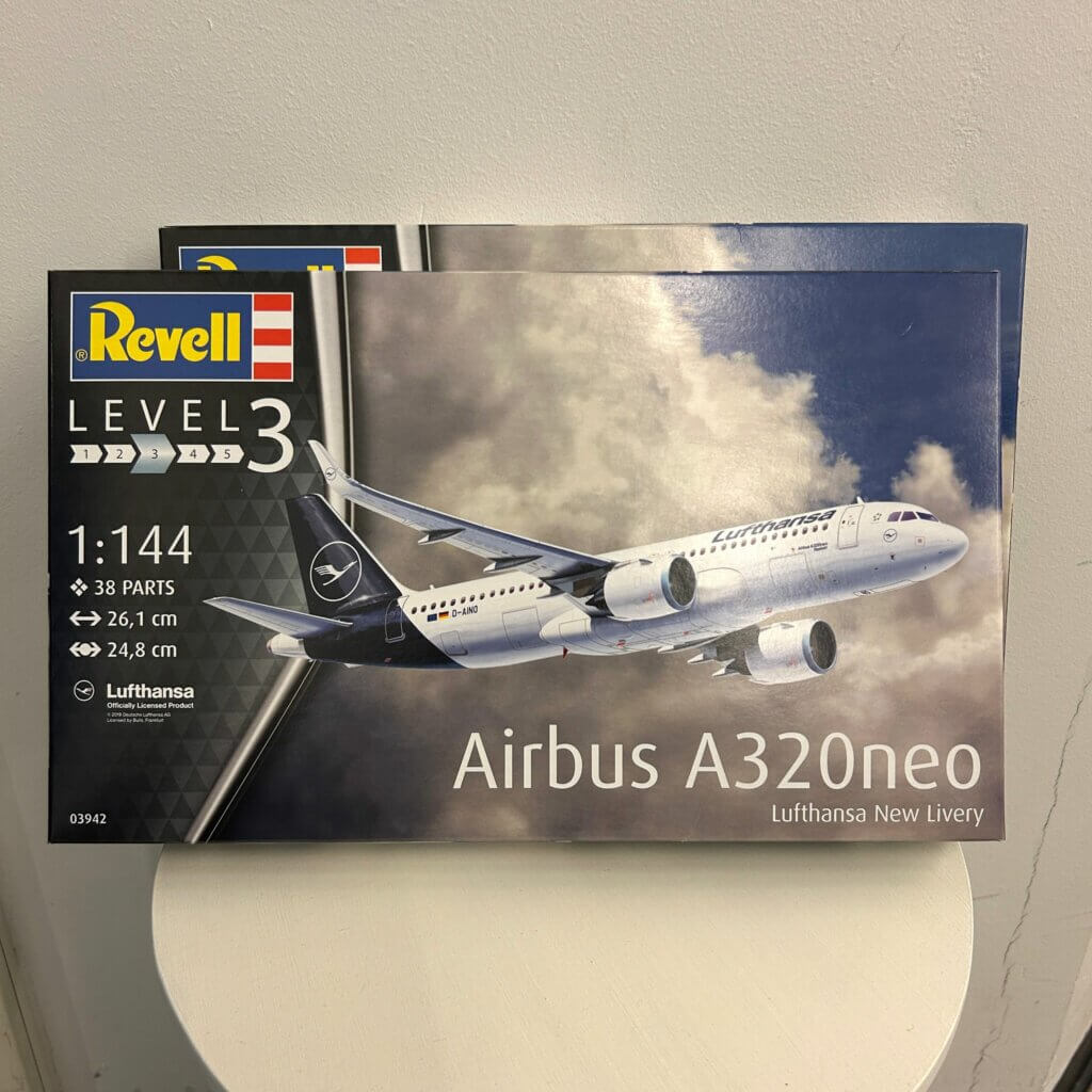 Revell Airbus A320neo -pienoismalli pakkauksesessaan