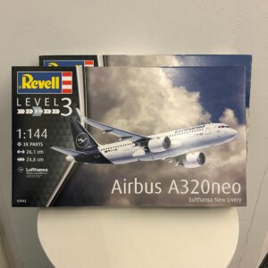Revell Airbus A320neo -pienoismalli pakkauksesessaan