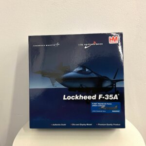 Lockheed F-35A -pienoismalli laatikossaan