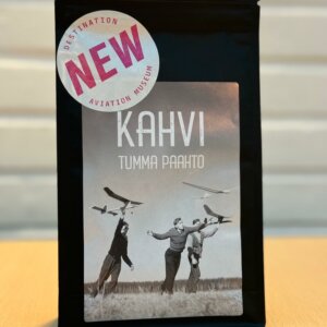 Uusi Ilmailumuseon tukisarjan kahvipaketti, tumma paahto.
