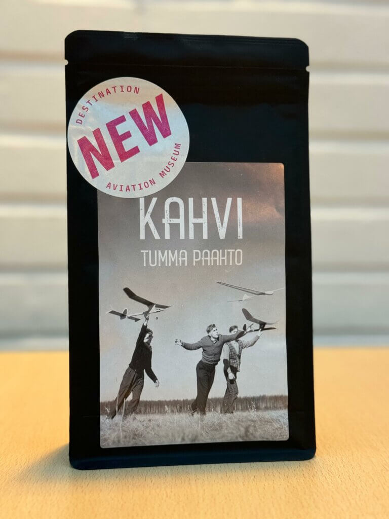 Uusi Ilmailumuseon tukisarjan kahvipaketti, tumma paahto.