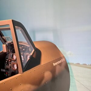 Messerschmitt-simulaattori kiitotiellä.